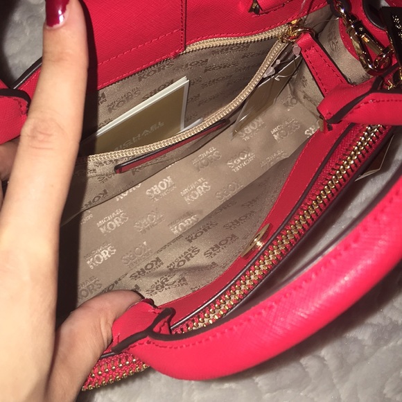 NWT Michael Kors “Karla” crossbody bag in sangria - Picture 5 of 8